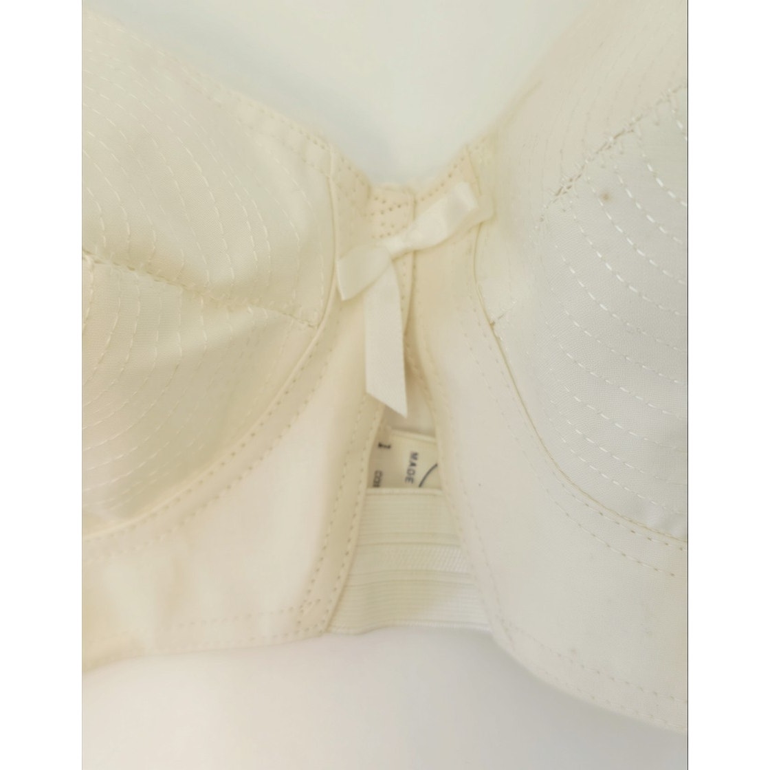 VINTAGE *NEW* 1960's Stephanie Women's Cream Bullet Bra w/Center Flower Size 32B