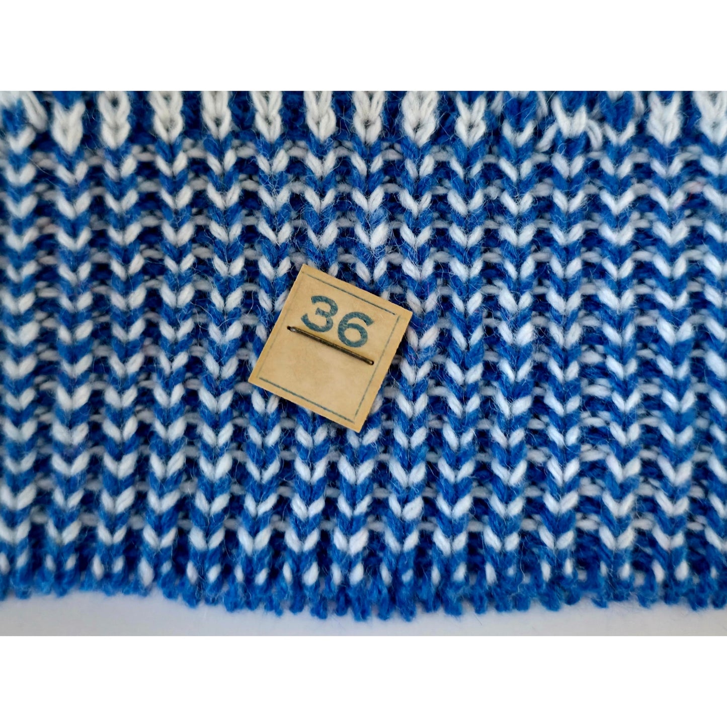 VINTAGE *NEW* 1970's Women's Blue/White Sweater 100% Acrylic Size 36