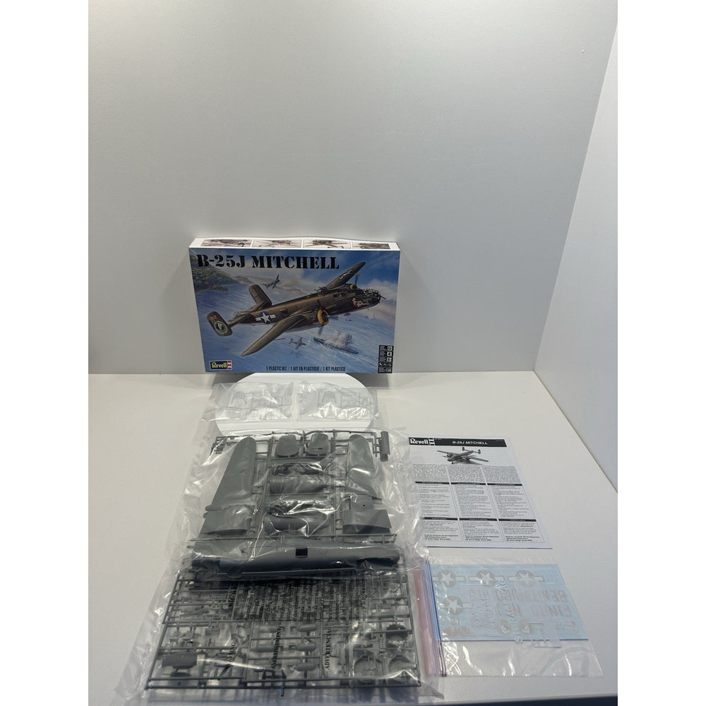 *NEW* 2011 Revell B-25J Mitchell Plastic Model Kit