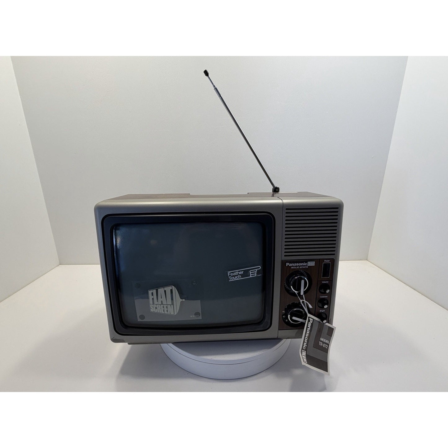 VINTAGE *NEW* 1970's Panasonic TR-872 11" Touch Switch Solid State TV