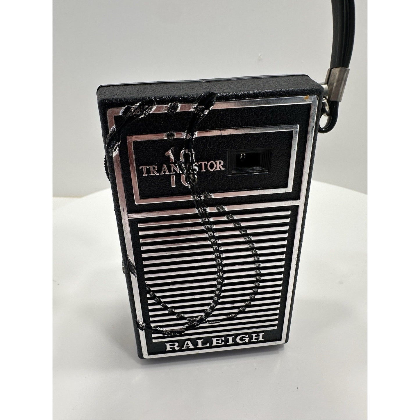 VINTAGE *NEW* 1960's MELTED Raleigh 10 Model#1008 Transistor Radio/High Sensitivity