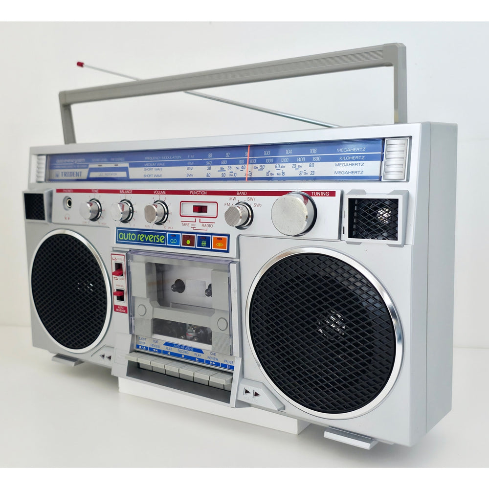VINTAGE *NEW* 1980's Trident CX-479F Multi-Voltage FM Radio Cassette Boombox