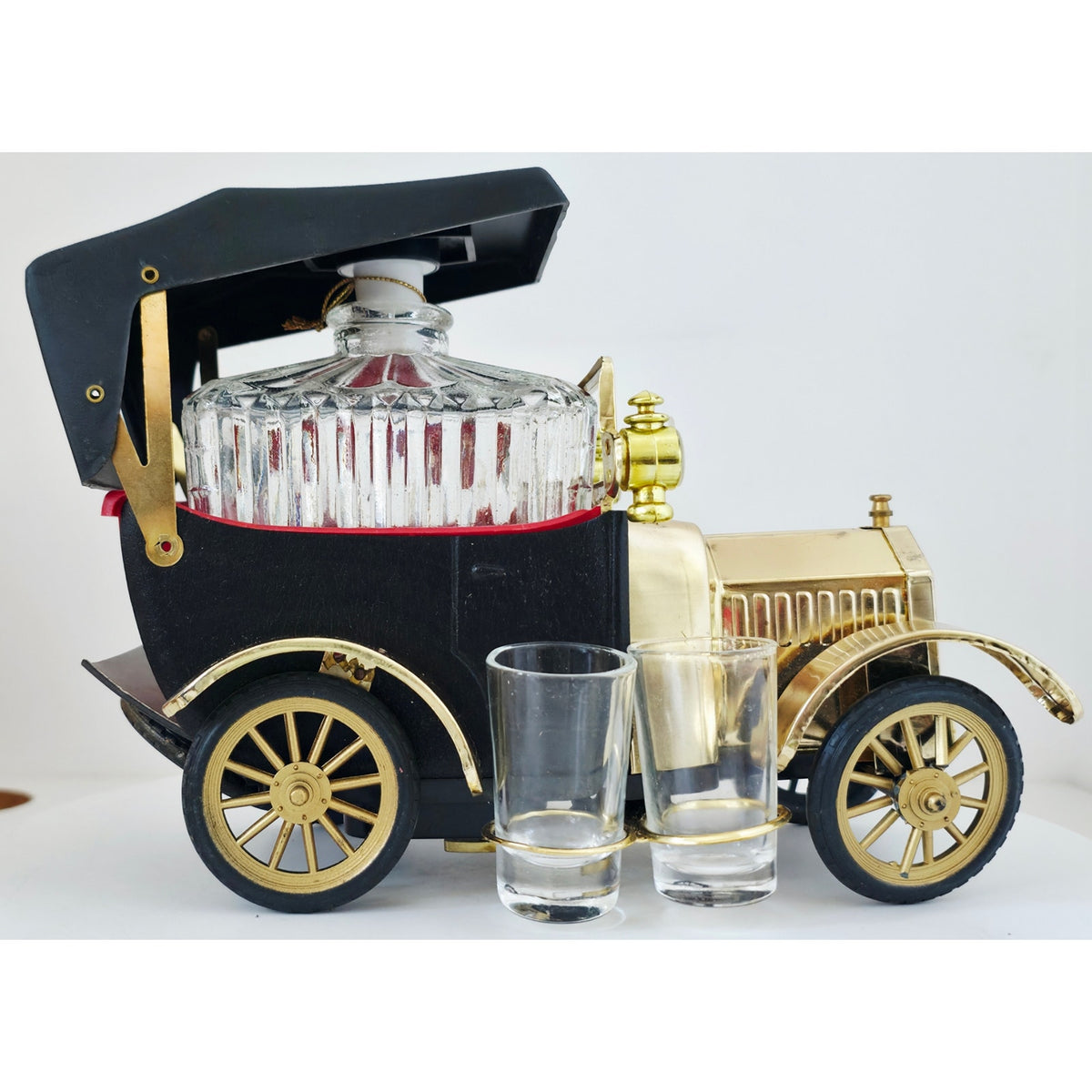 VINTAGE *PRISTINE* 1950's Decanter Music Box 1918 Ford Car w/4 Shot Glasses