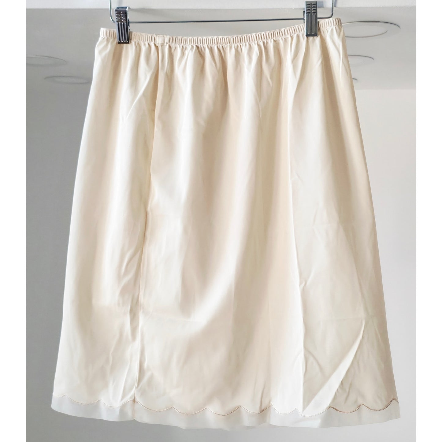 VINTAGE *NEW* 1950's Kayser Women's Cream Half Slip with Scalloped Trim Size L