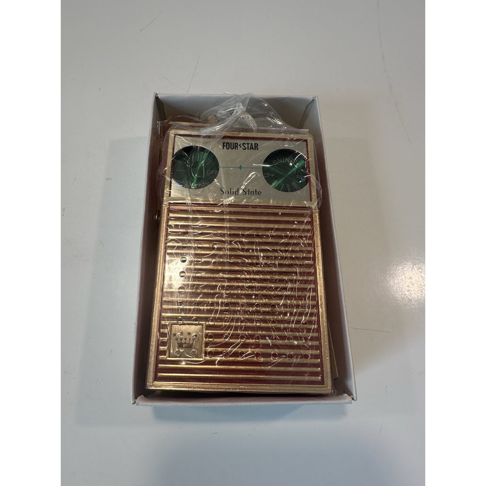VINTAGE *NEW* 1970's Four Star FS-701 Solid State Radio in Red w/ Clear Case