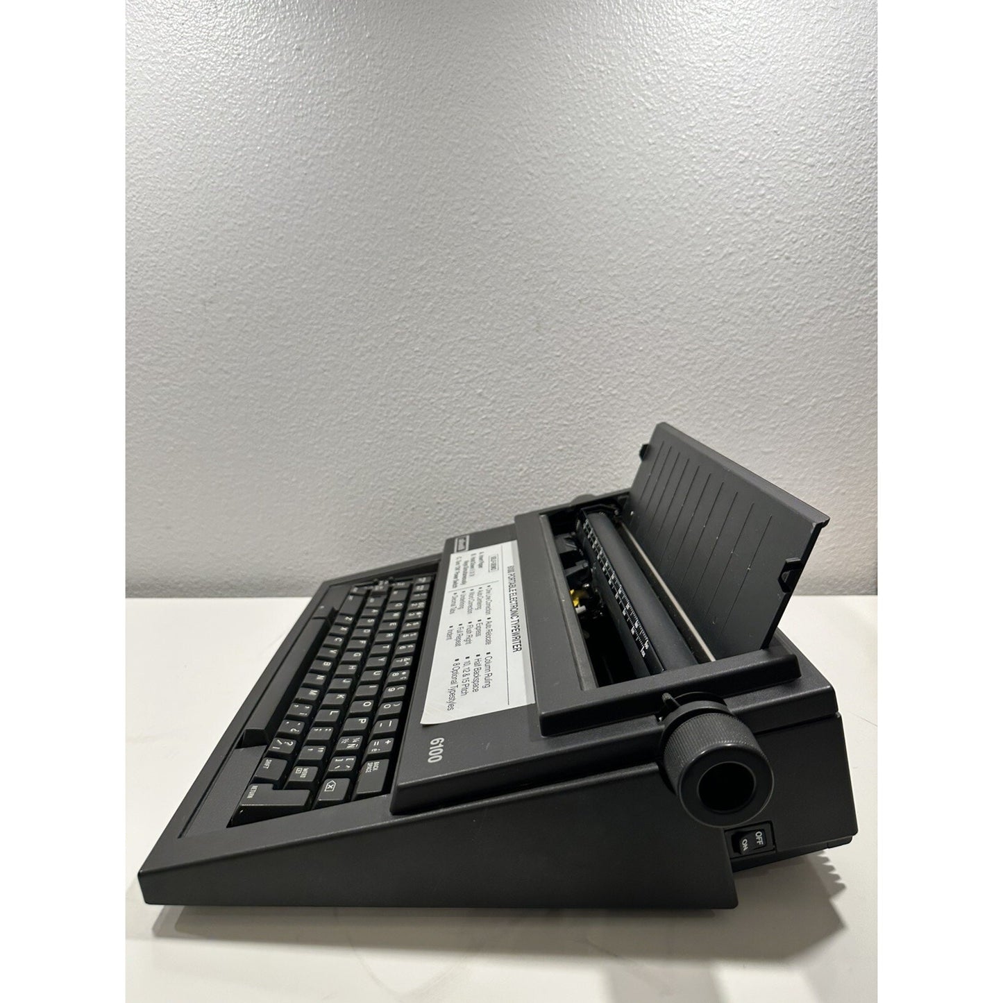 VINTAGE *CLEAN* Olivetti 6100 Spanish Portable Electronic Typewriter
