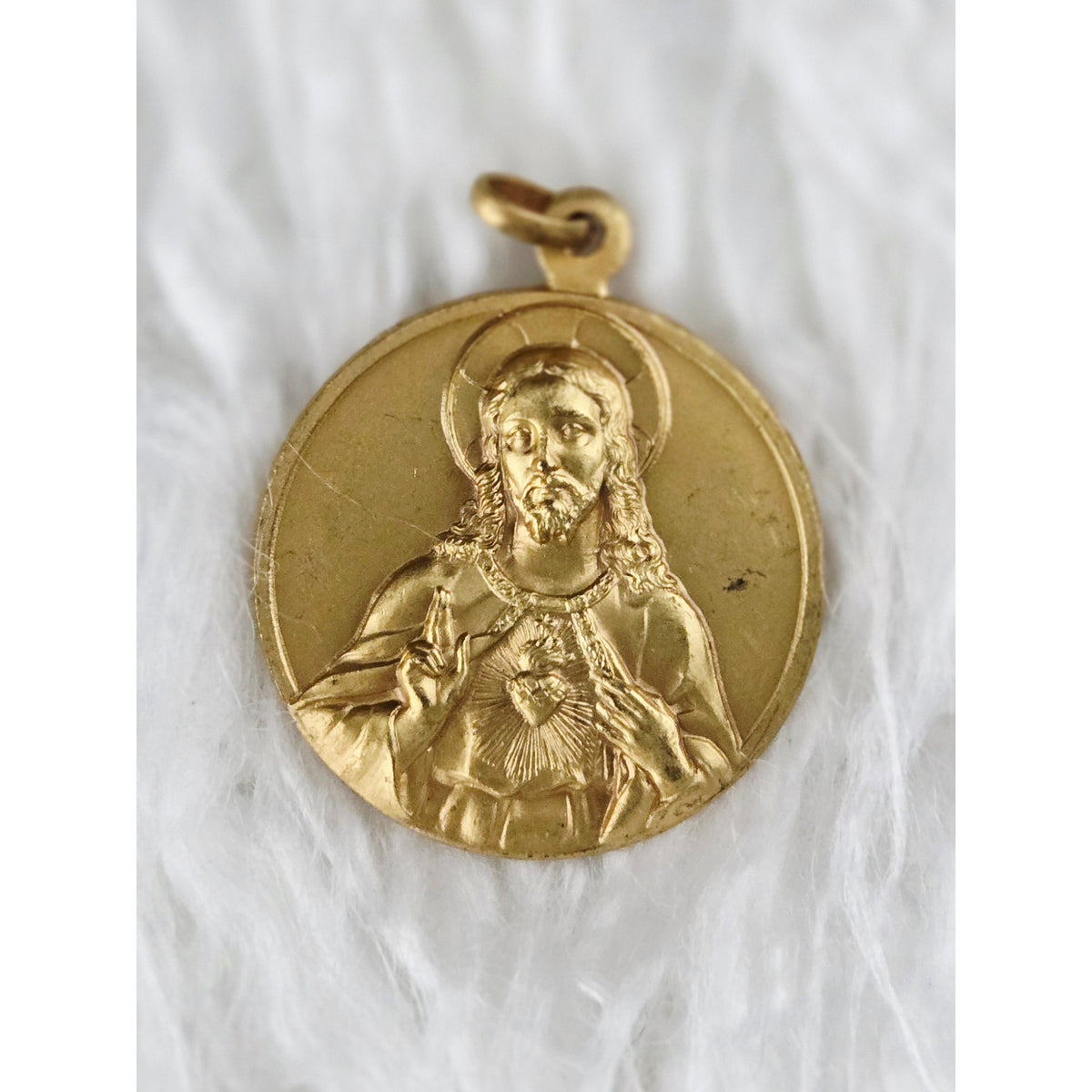 VINTAGE *NEW* 1950's Our Lady of San Juan de Las Lagos Gold-Toned Pendant 1.25"