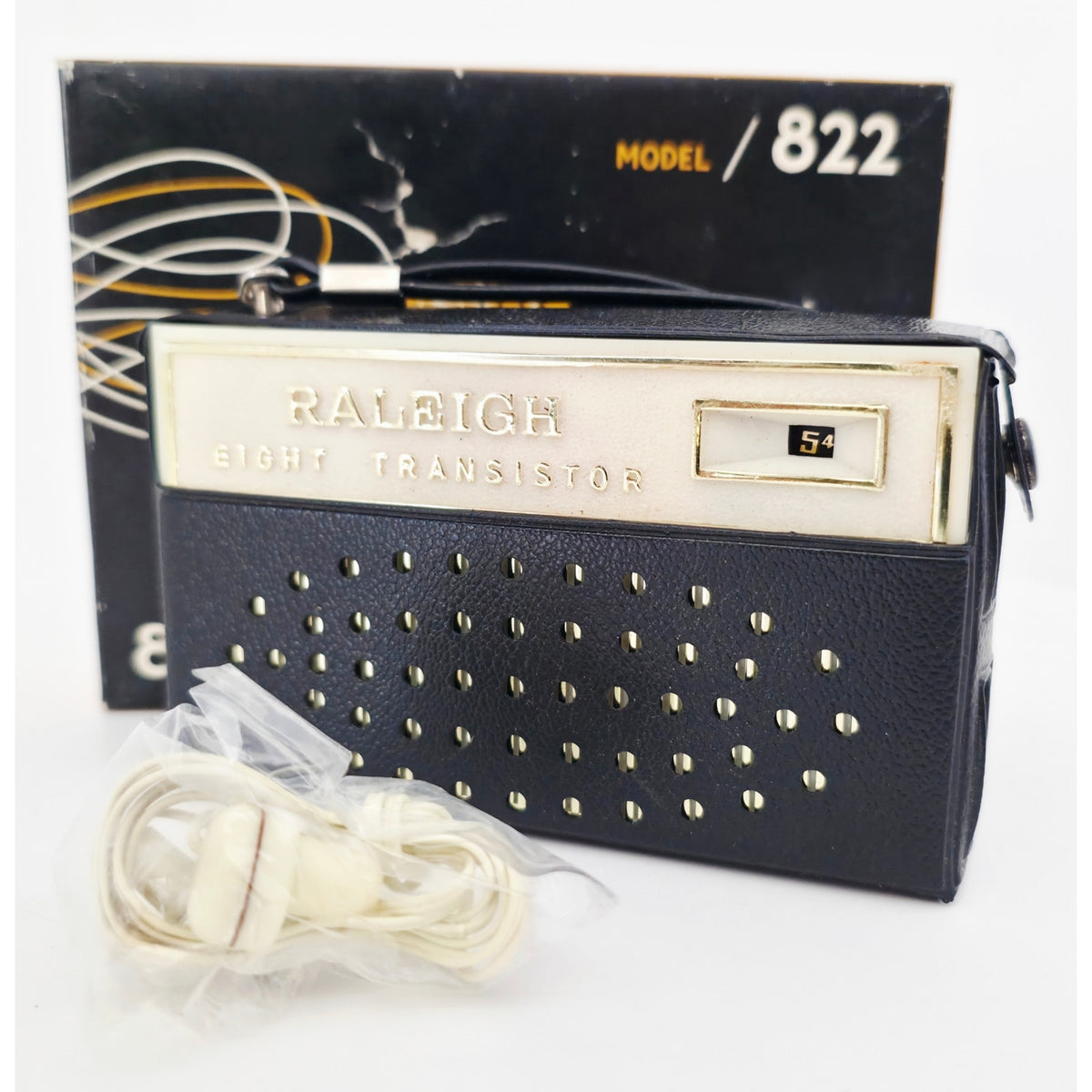 VINTAGE *PRISTINE* 1970's Raleigh 8 Model 822 AM Transistor Radio with Case