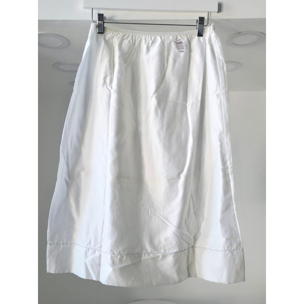 VINTAGE *NEW* 1960's Bradley Women's White Slip with Blue & Pink Flowers Size L
