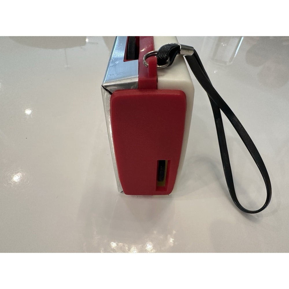 VINTAGE *NEW* 1960's Seiko Deluxe 601 Red Solid State Pocket Transistor Radio