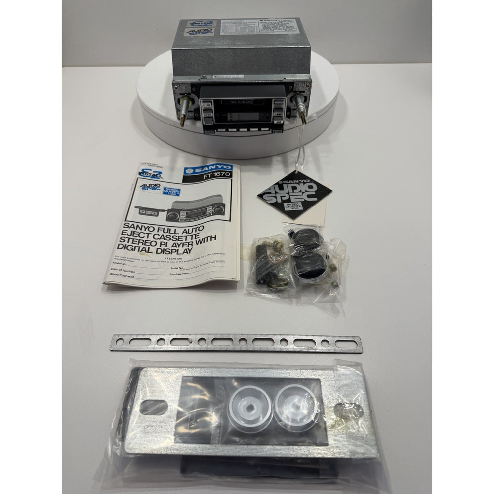 VINTAGE *NEW* Sanyo FT-1670 Indash LED AM/FM Cassette Car Stereo JAPAN