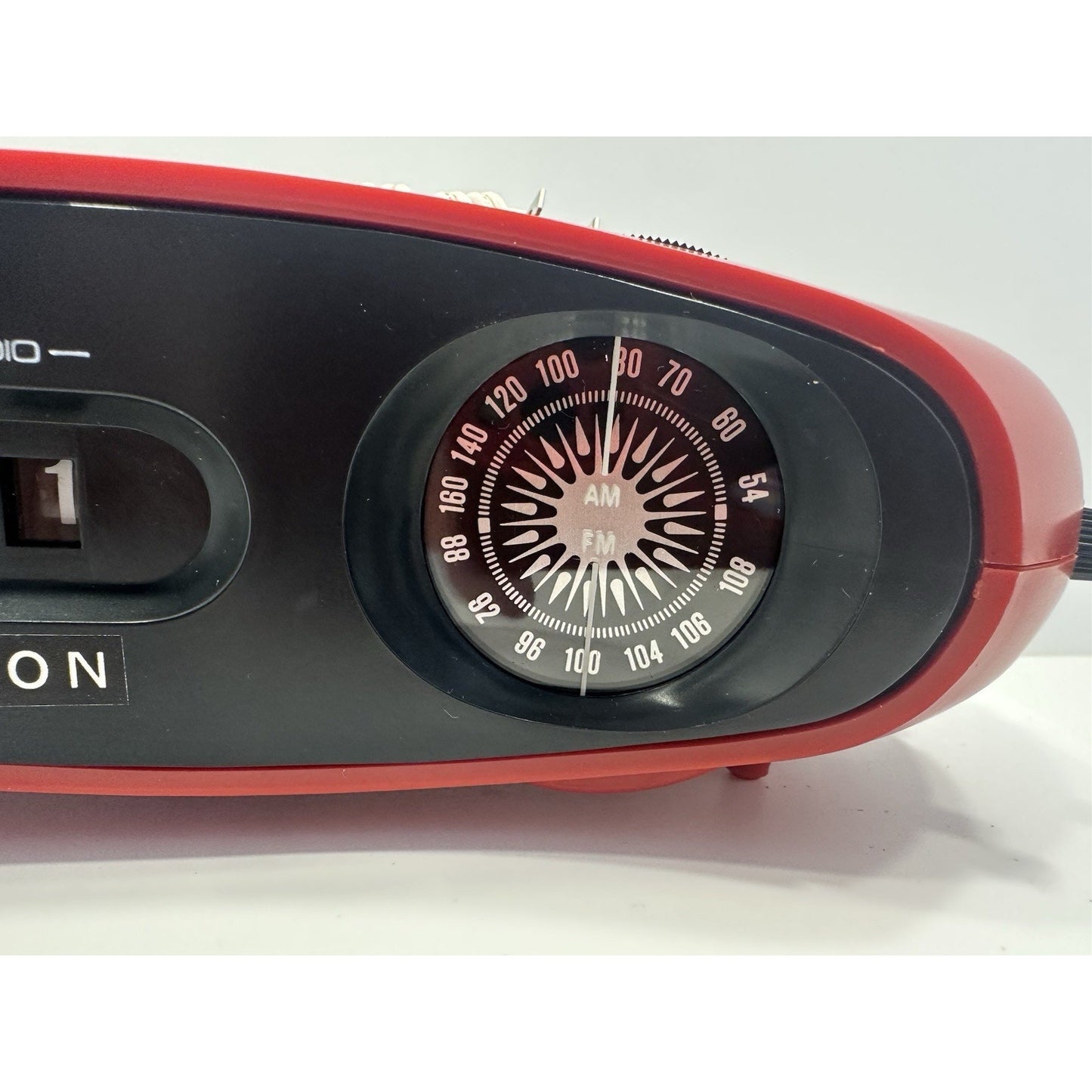 Needs Lovin' - VINTAGE *PRISTINE* 1970's DAITON Space Age Analog AM/FM Clock Radio Red