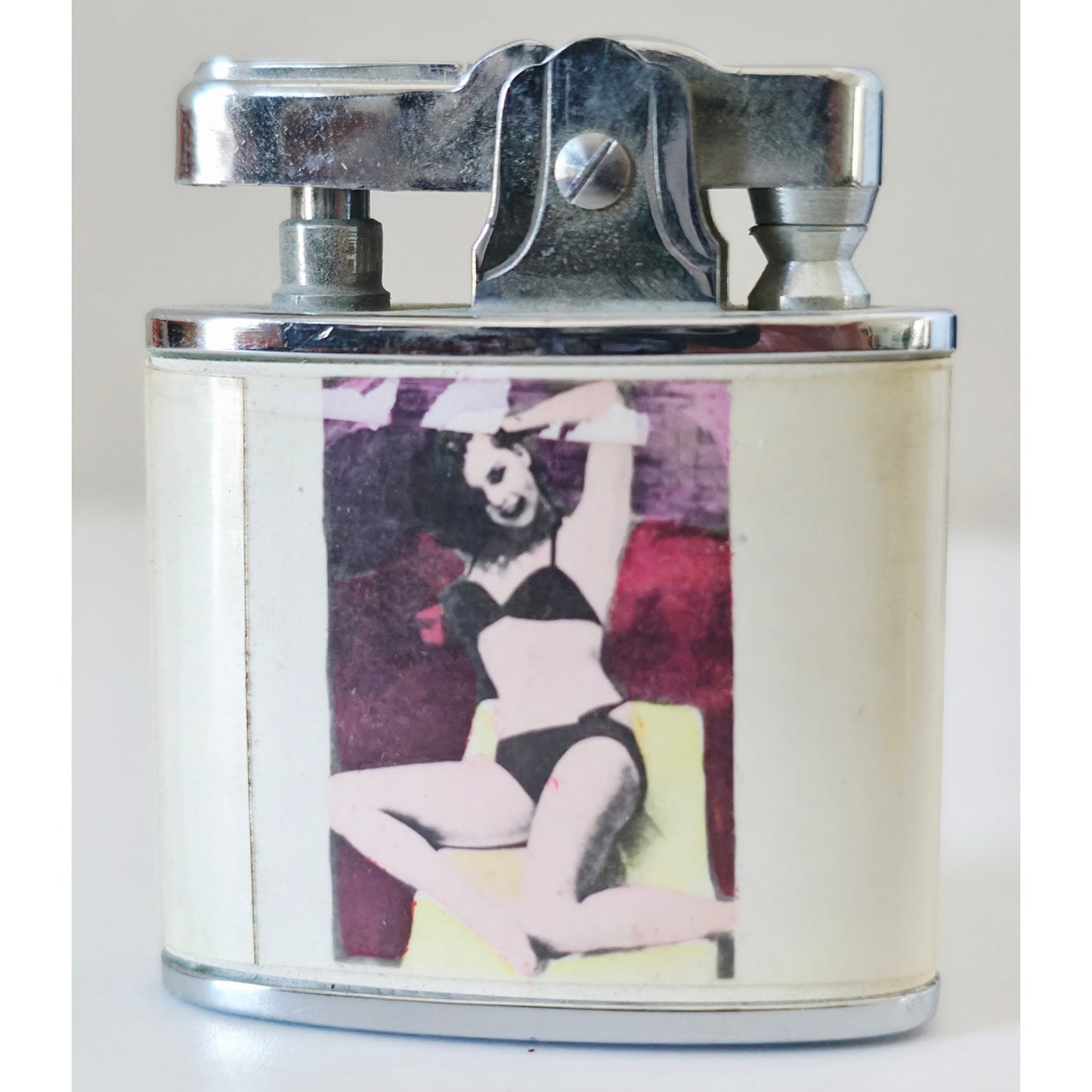 VINTAGE *NEW* 1950s Royal Star Super Automatic Lighter with Pin Up Girls