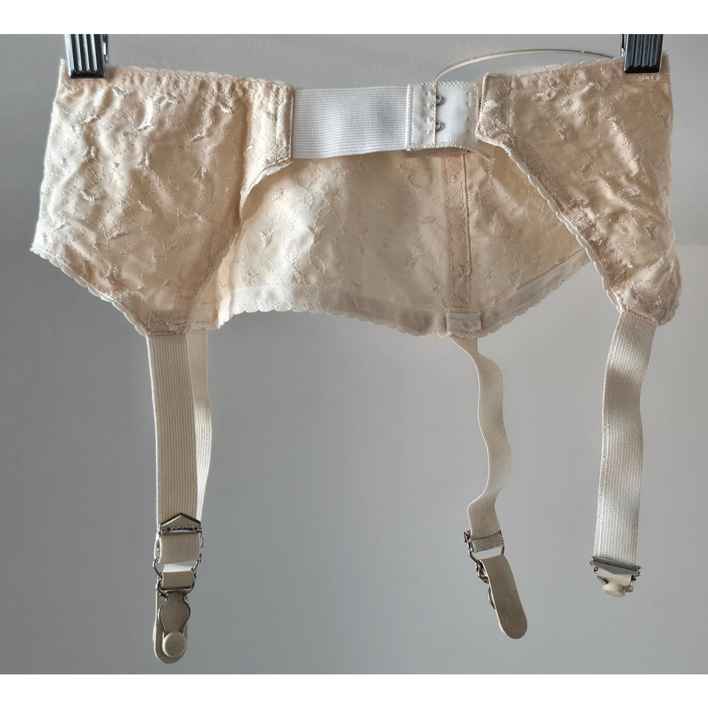VINTAGE *NEW* 1960's MACBESS Women's Cream with Blue Flowers Garter Belt Size S