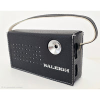 VINTAGE 1960's *PRISTINE * Raleigh 15 Model 1540 AM Transistor Radio with Case