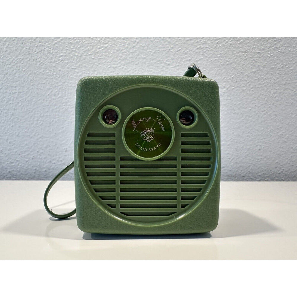 VINTAGE *NEW* 1960's MUSTANG AM Micro Solid State Transistor Radio-Green
