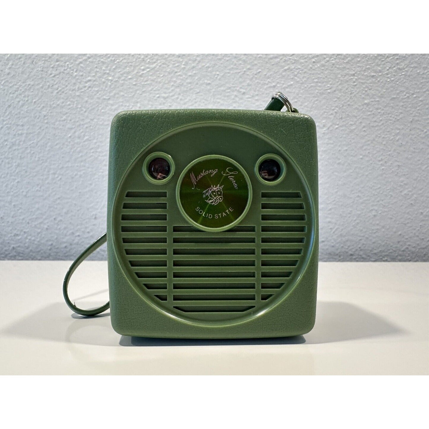 VINTAGE *NEW* 1960's MUSTANG AM Micro Solid State Transistor Radio-Green