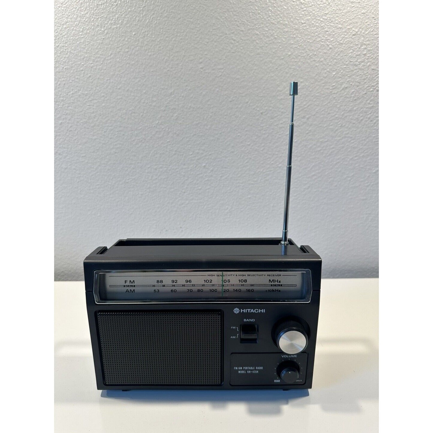 VINTAGE *NEW* 1970's Hitachi Model KH-435H AM/FM Portable Transistor Radio