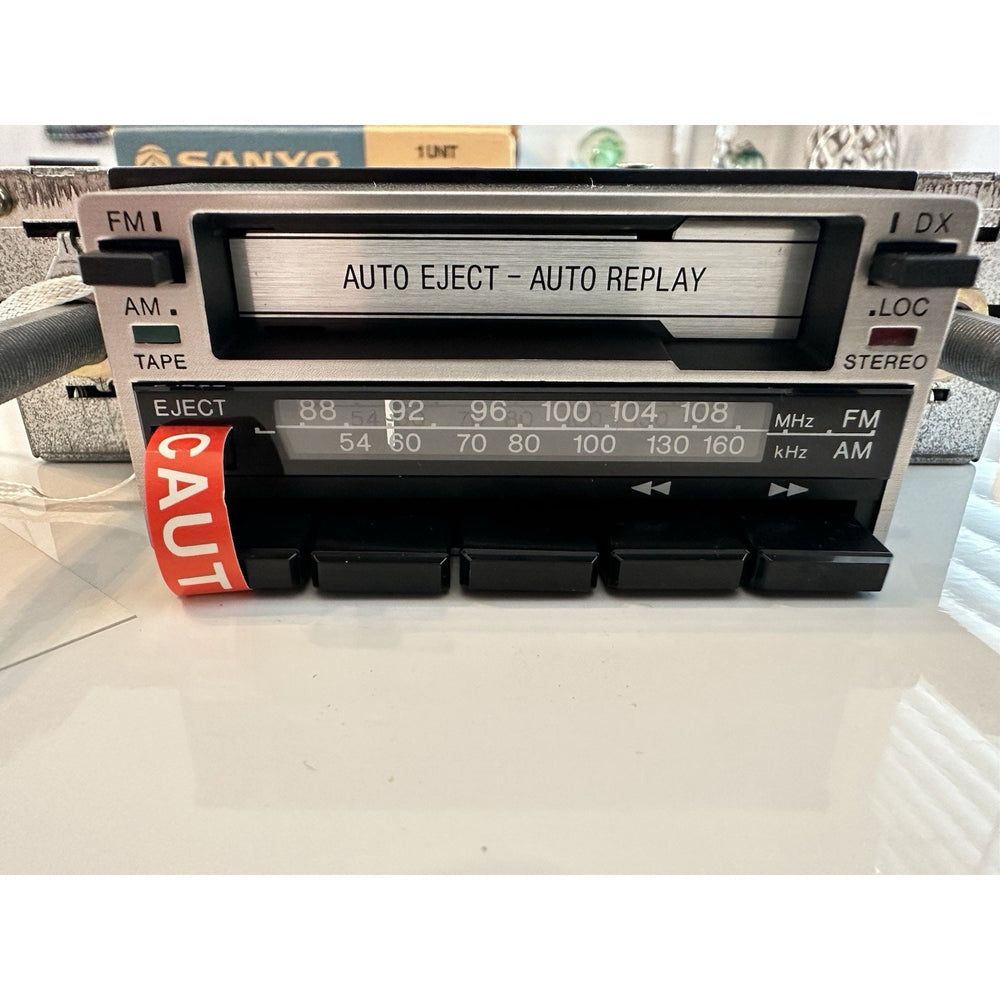 VINTAGE *NEW* Sanyo FT-C45 Indash Mini AM/FM Cassette Car Stereo 44mm chas Japan