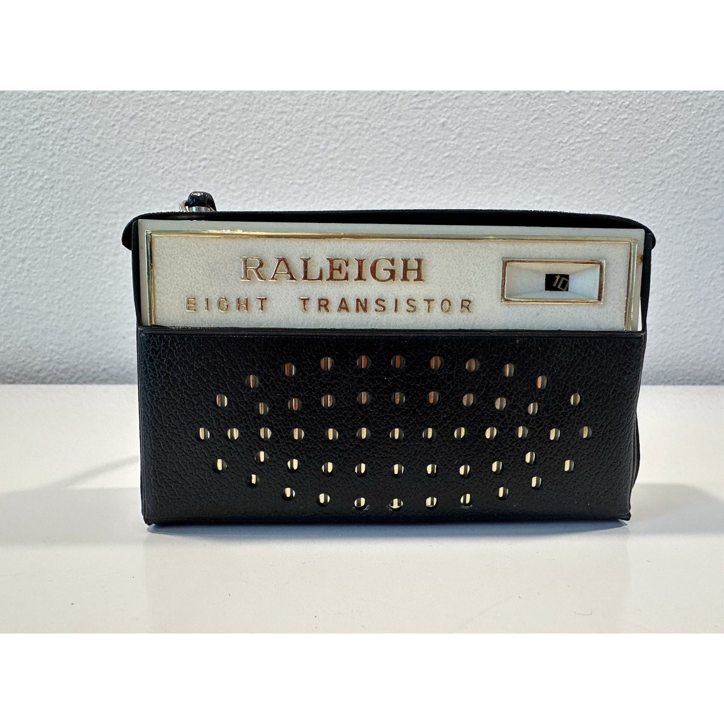 VINTAGE *NEW* 1960's/1970's Raleigh 8 Model 822 Transistor Radio
