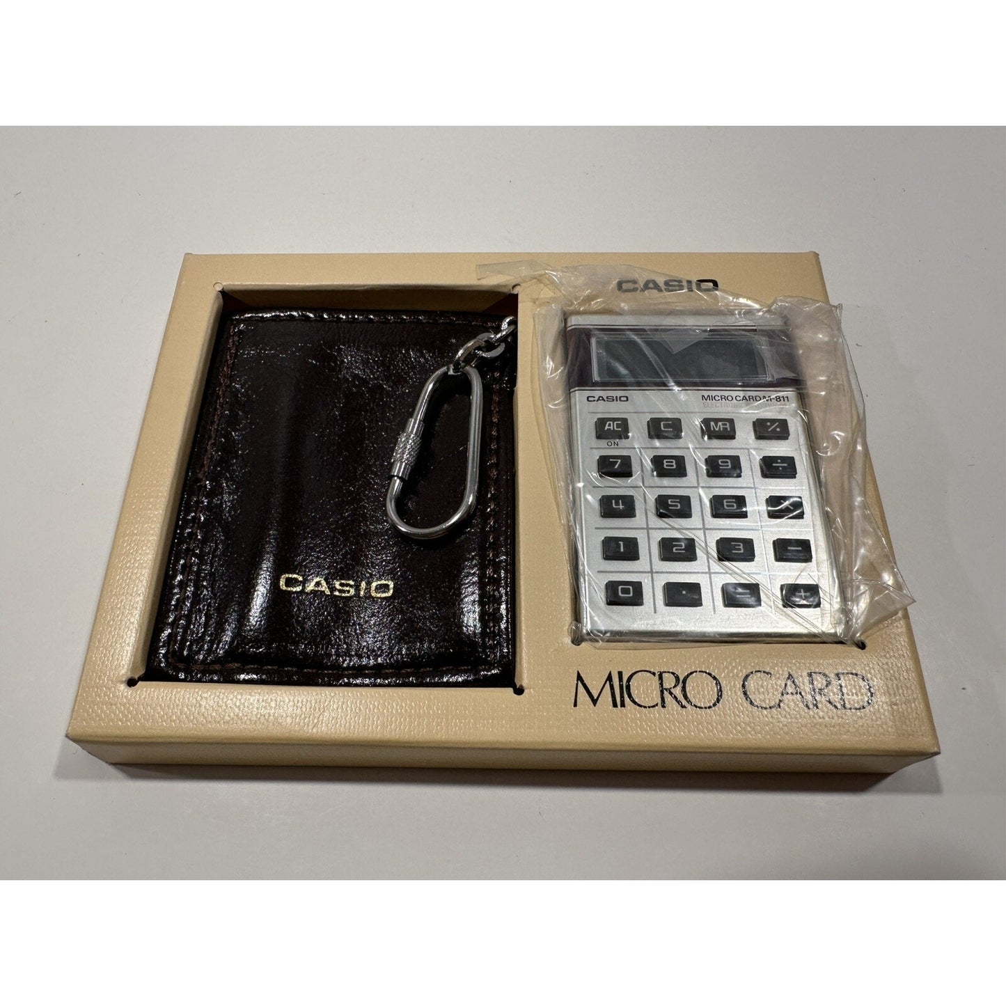 VINTAGE *NEW* CASIO M-811 Micro Card Electronic Calculator