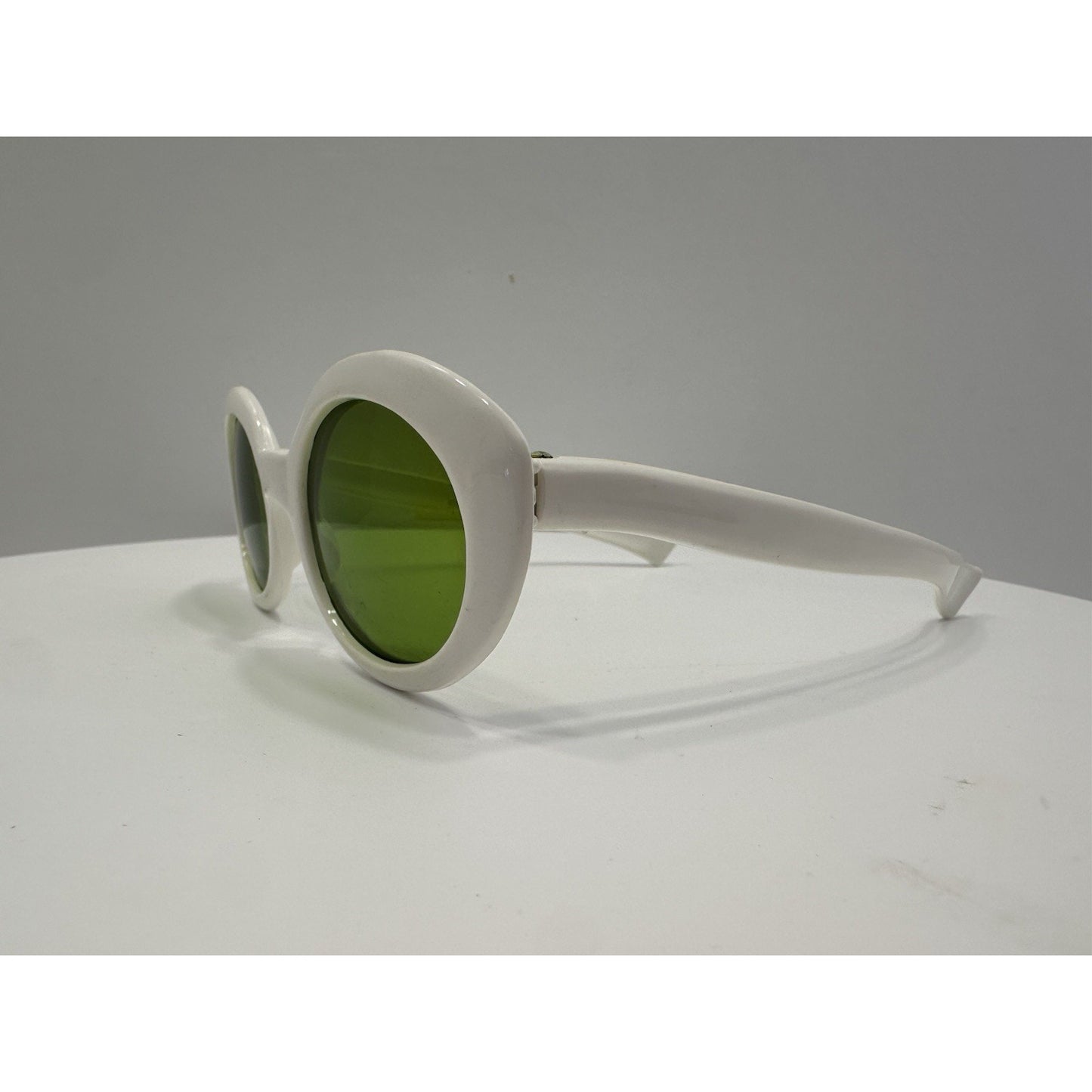 VINTAGE *NEW* 1970's Glam Unisex Sunglasses White Oval Frame
