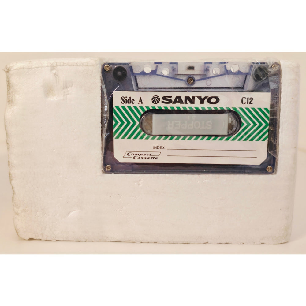 VINTAGE *PRISTINE* 1980's Sanyo M1600 Mini Cassette Tape AM/FM Boombox