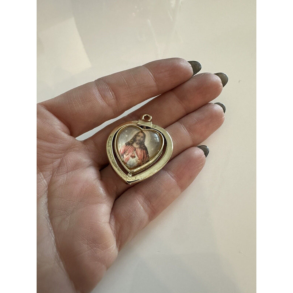 VINTAGE *NEW* Gold-Tone Heart Pendant with Jesus/Queen Art Spinner