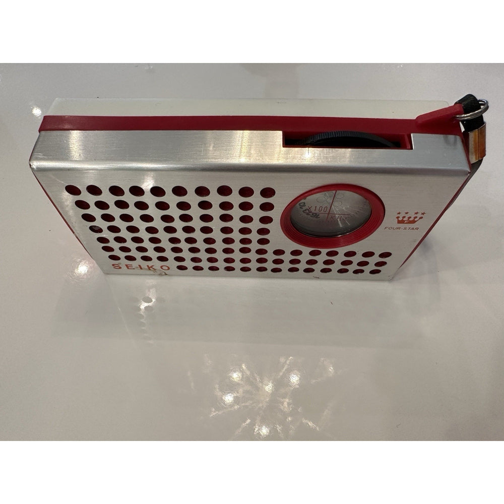 VINTAGE *NEW* 1960's Seiko Deluxe 601 Red Solid State Pocket Transistor Radio