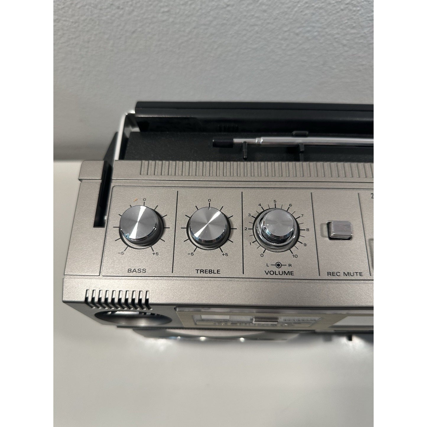 Needs Lovin' - VINTAGE 1980's Hitachi TRK-8020H AM/FM Cassette Stereo Boombox 4 Speaker
