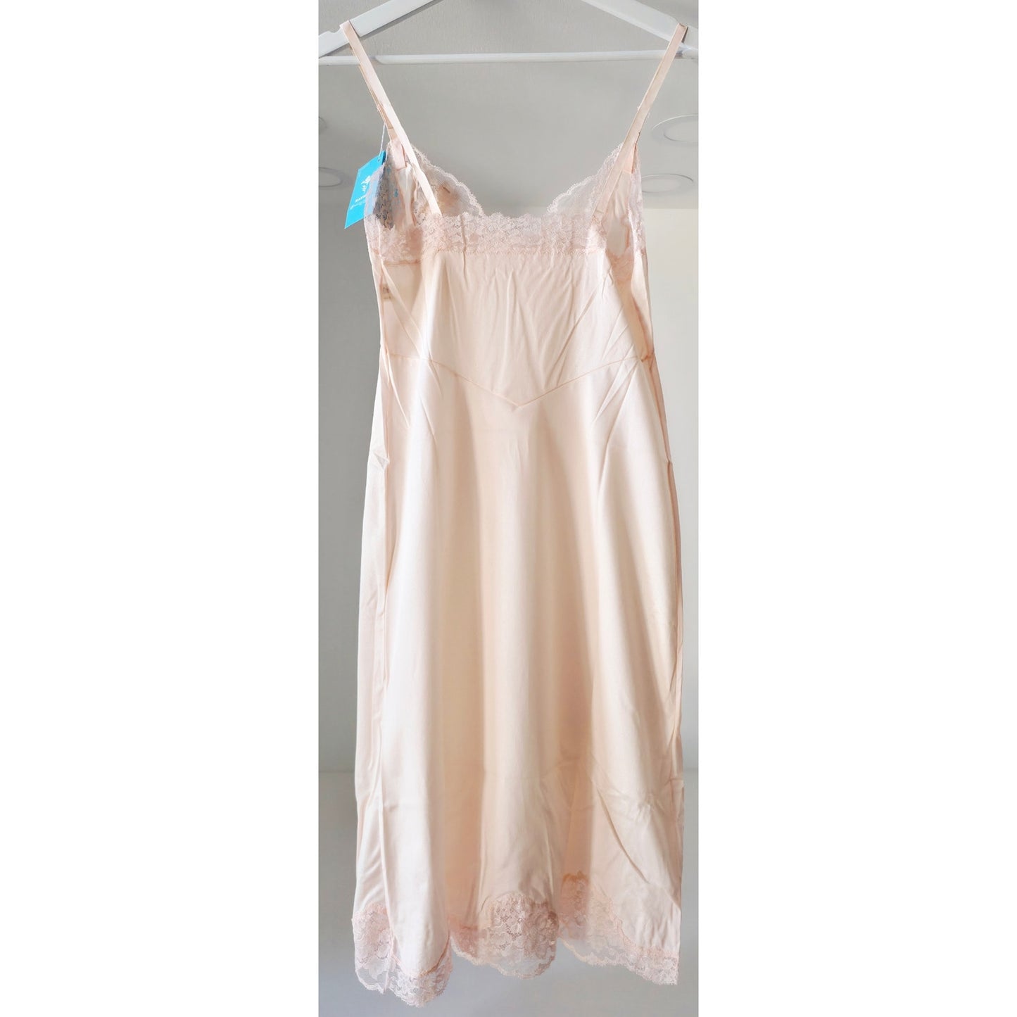 VINTAGE *NEW* 1960's Kayser Women's Light Peach with Lace Trim Long Slip Size S