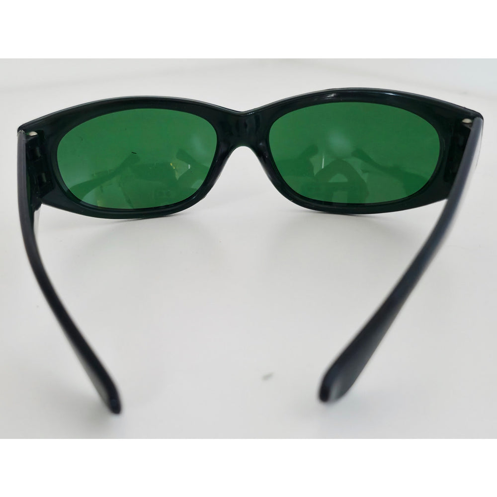 VINTAGE *NEW* 1970's Black Frame with Green Lens Sunglasses