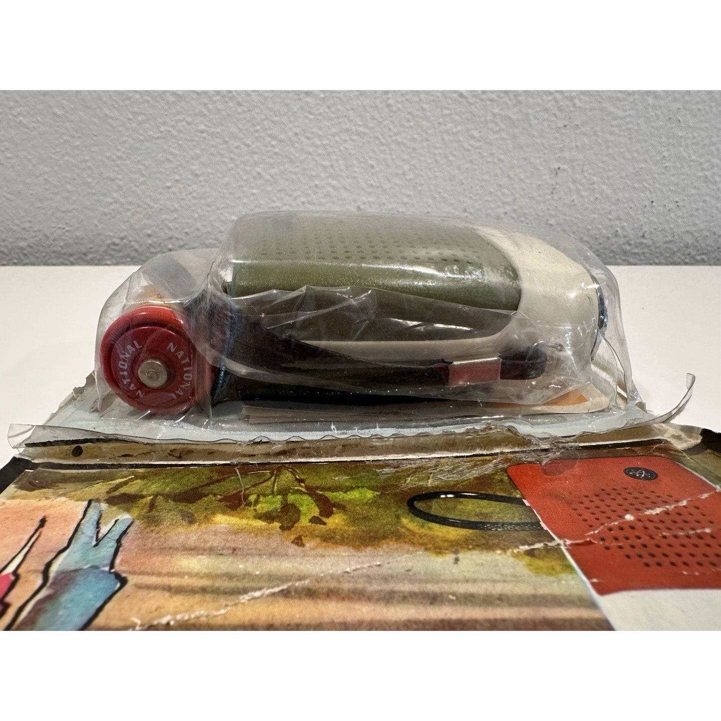 VINTAGE *NEW* ROBIN AIE-741 Green Solid State Micro Transistor Radio