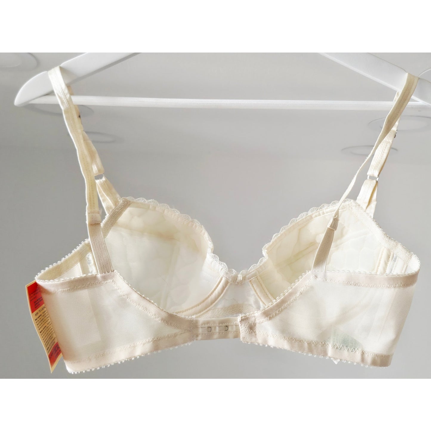 VINTAGE *NEW* 1960's Carnival Women's White Lace Bra with Blue Flower Size 36B