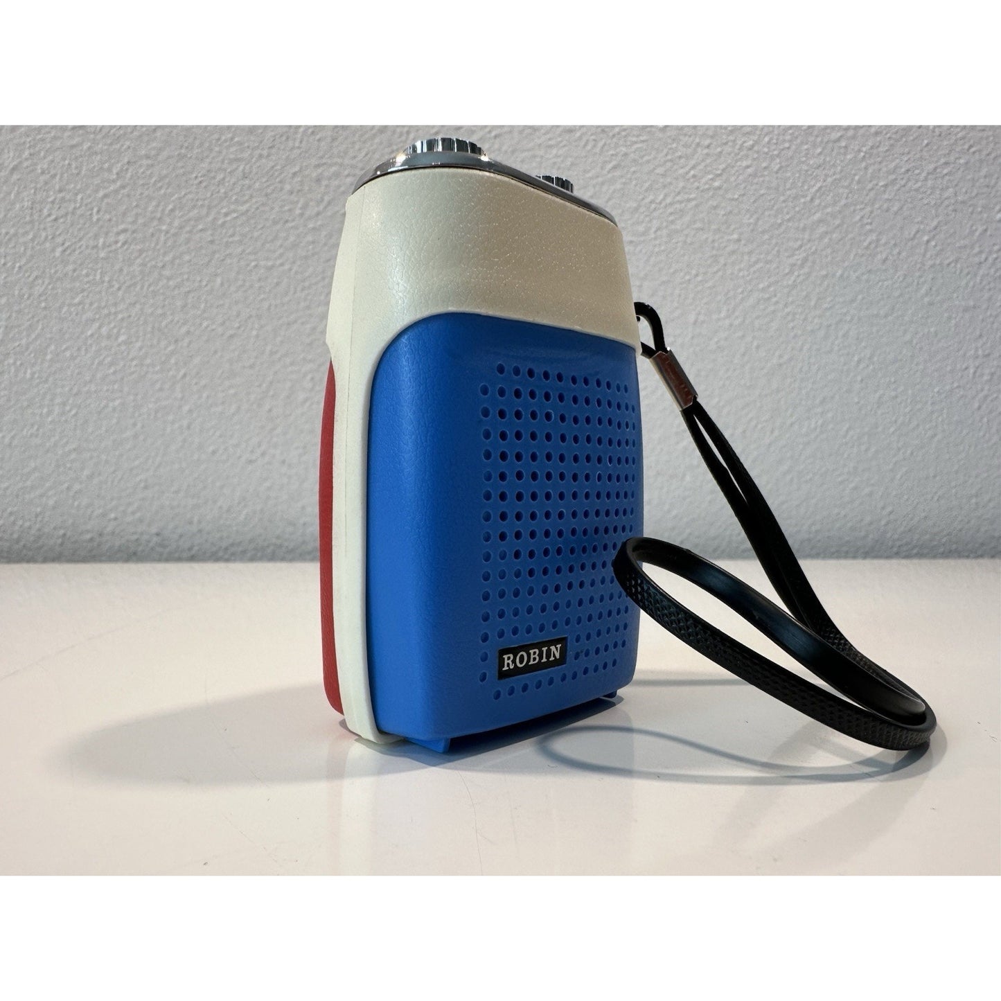 VINTAGE *NEW* ROBIN AIE-741 Red/Blue Solid State Micro Transistor Radio
