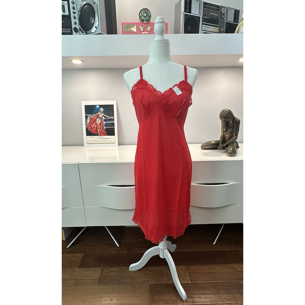 VINTAGE *NEW* 1960's Kayser Slip Real Red Size 36 100% Nylon w/ Lace Trim