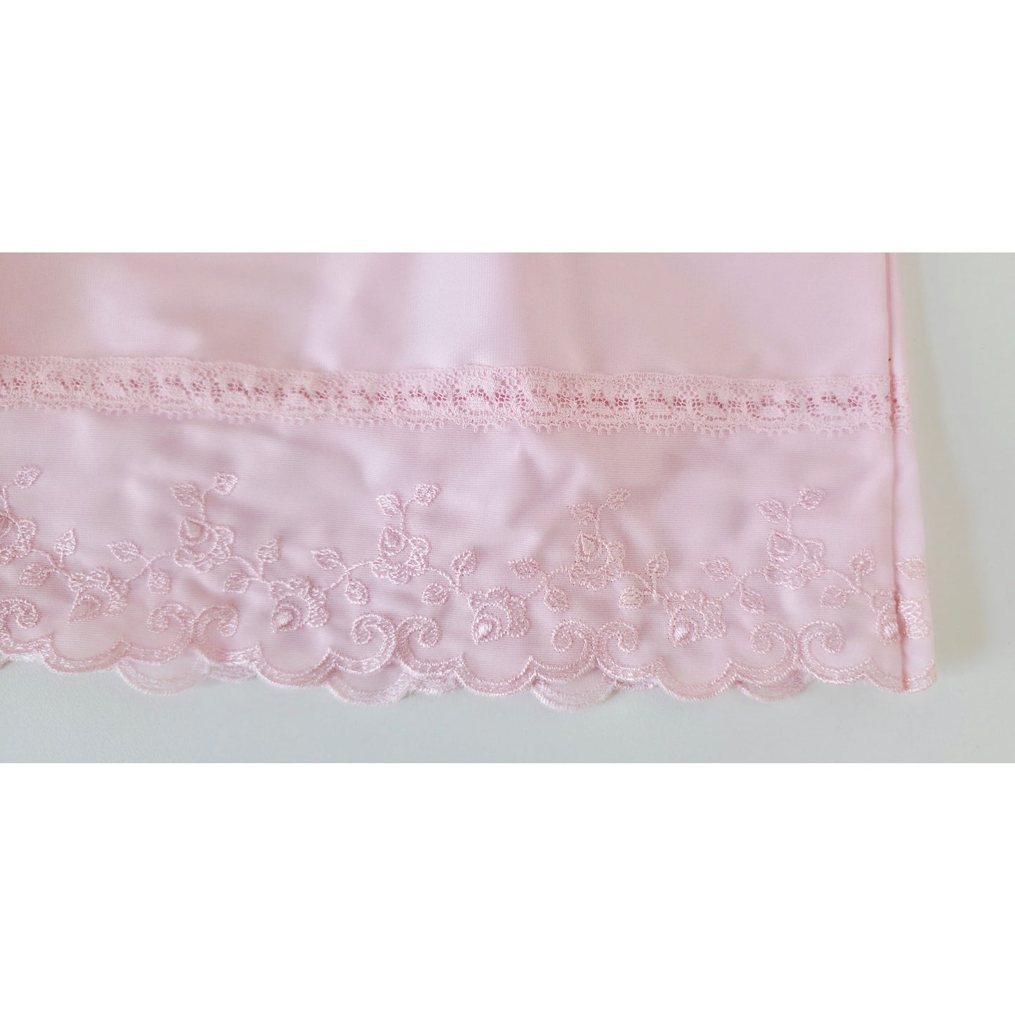 VINTAGE *NEW* 1960's Kayser Women's Light Pink with Lace Trim Slip Skirt Size S