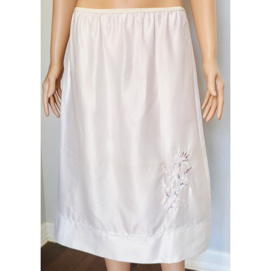 VINTAGE *NEW* 1960's Bradley Women's White with Flower Design Skirt Slip Size M