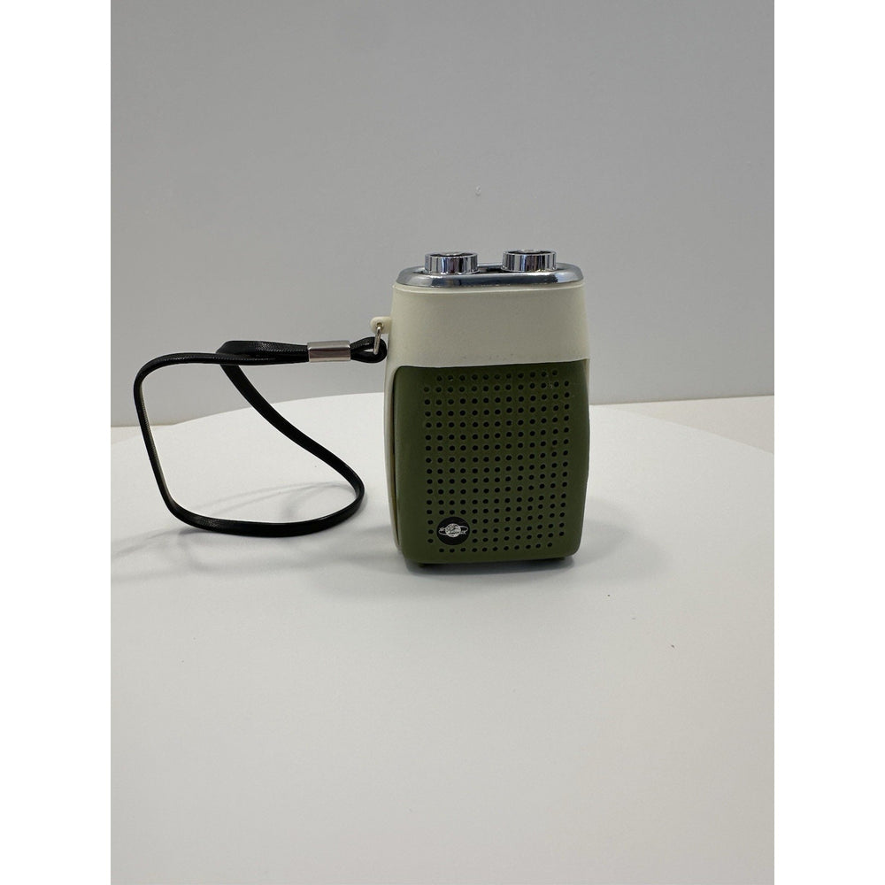 VINTAGE *NEW* 1970's Sakura FS-19 Solid State Micro Transistor Radio Green/Black
