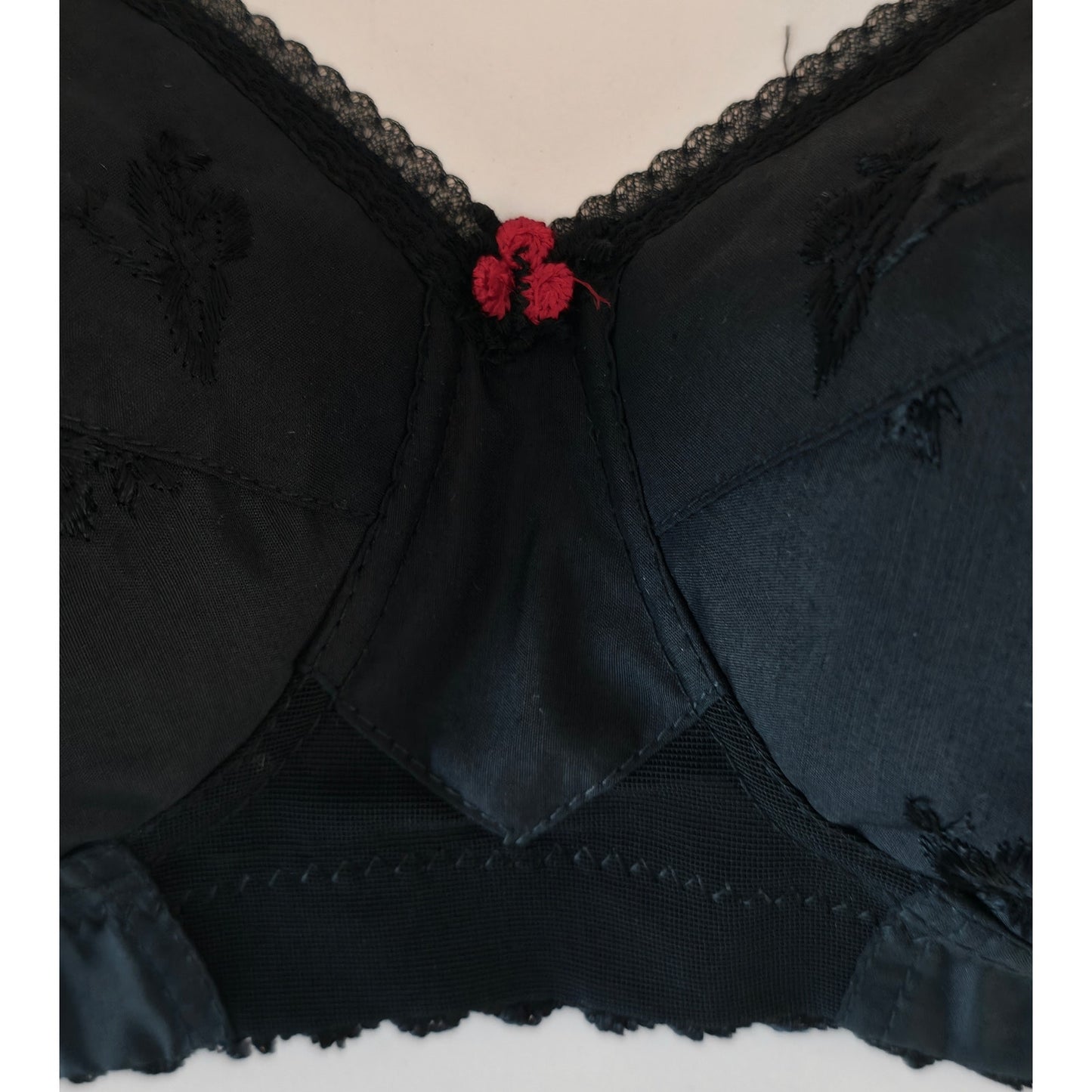 VINTAGE *NEW* 1960's KODEL Women's Black Padded Bullet Bra w/Flower Size 36 B