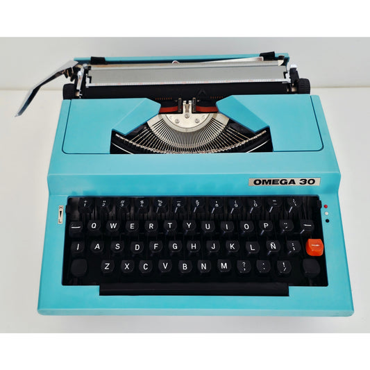 VINTAGE *PRISTINE* 1970's Omega 300 Portable Spanish Typewriter & Case
