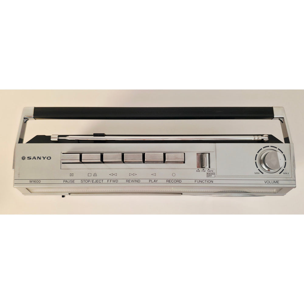 VINTAGE *PRISTINE* 1980's Sanyo M1600 Mini Cassette Tape AM/FM Boombox