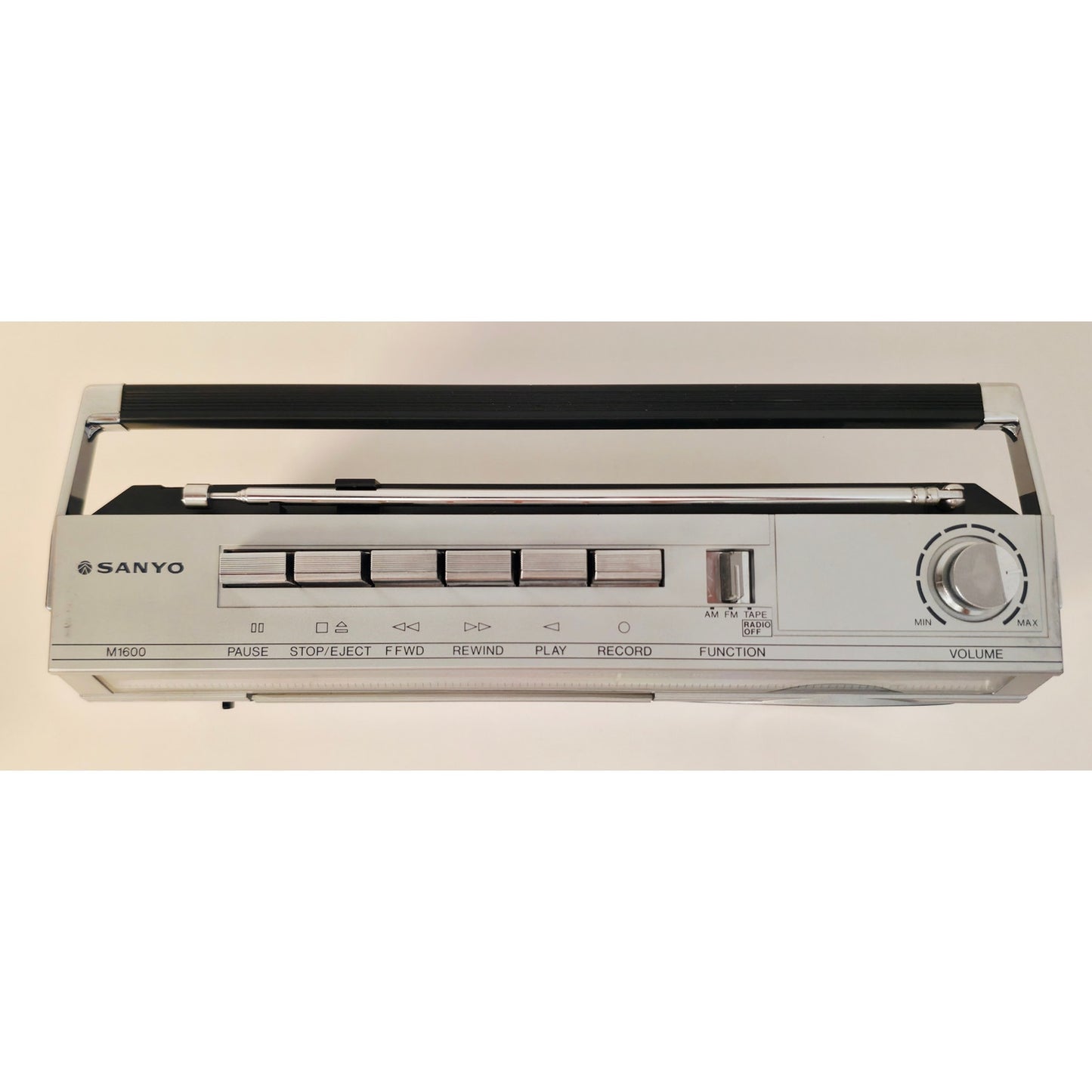VINTAGE *PRISTINE* 1980's Sanyo M1600 Mini Cassette Tape AM/FM Boombox
