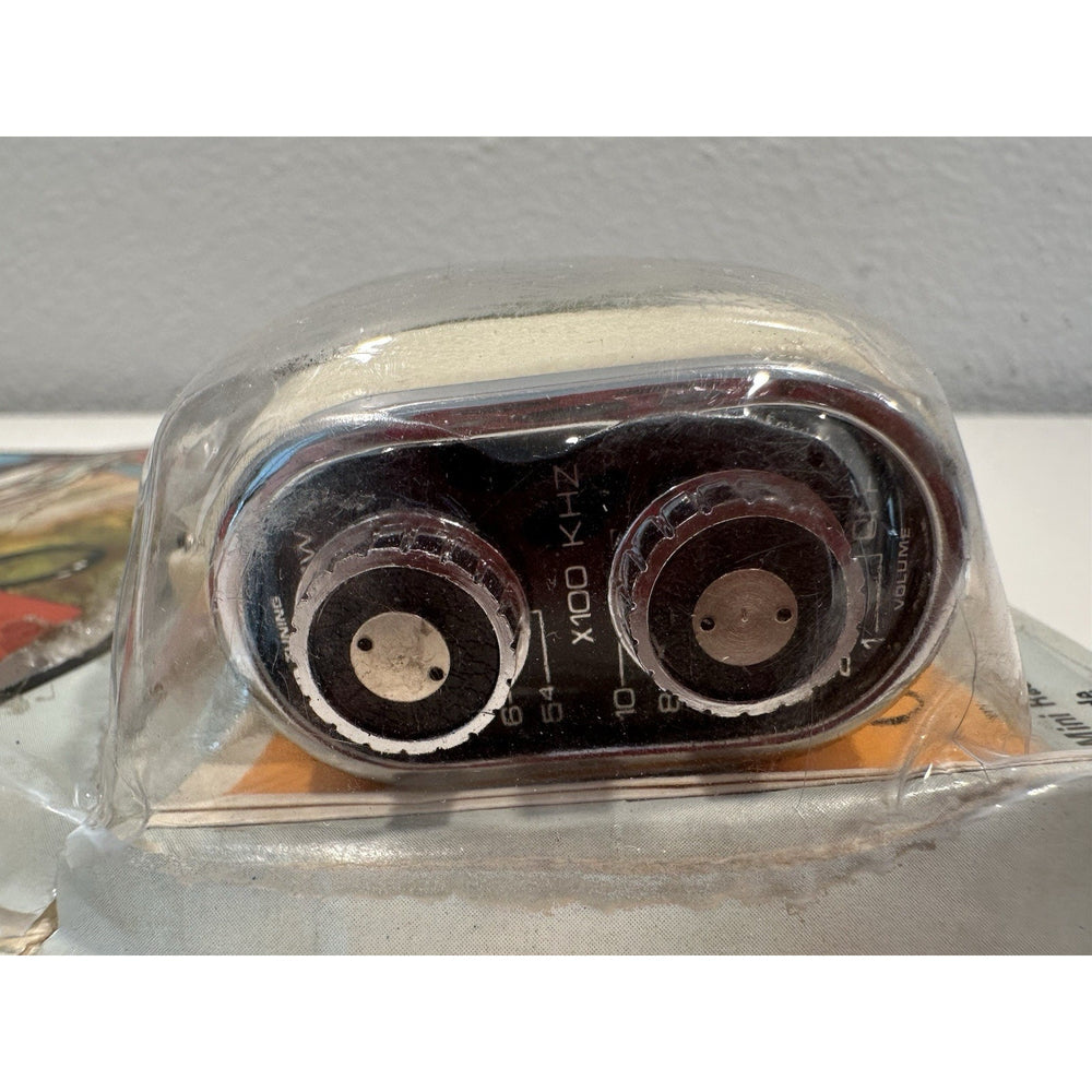 VINTAGE *NEW* ROBIN AIE-741 Green Solid State Micro Transistor Radio