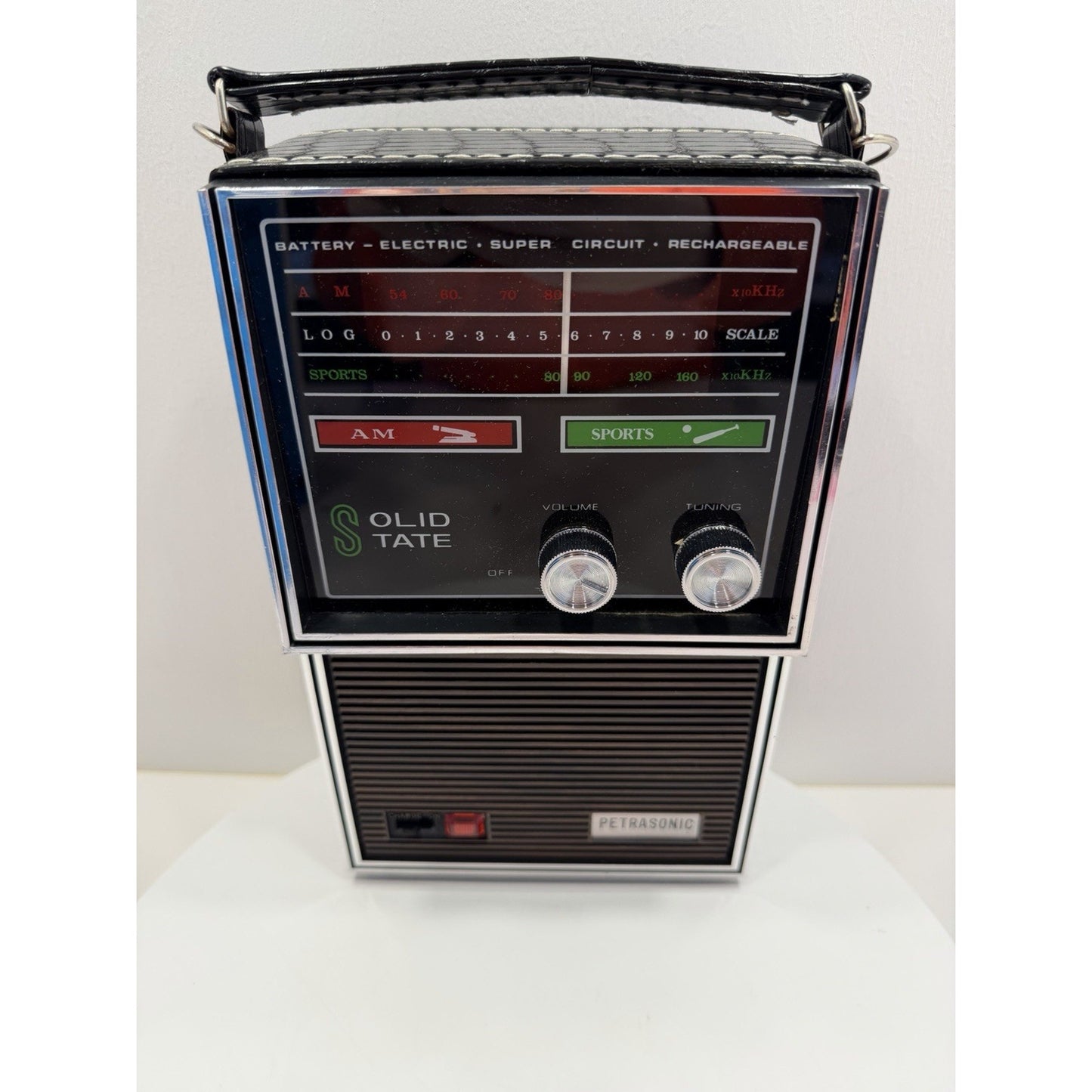 VINTAGE *PRISTINE* 1960's Petrasonic AM Sport Snake Brown Case Radio