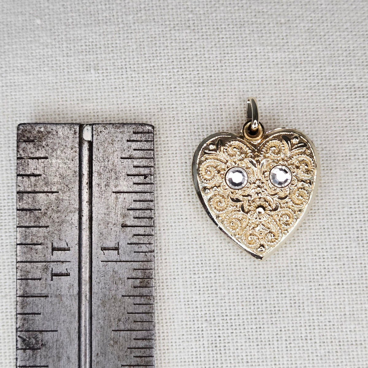 VINTAGE *NEW* 1950's Gold-Toned Heart Shaped Locket 1"