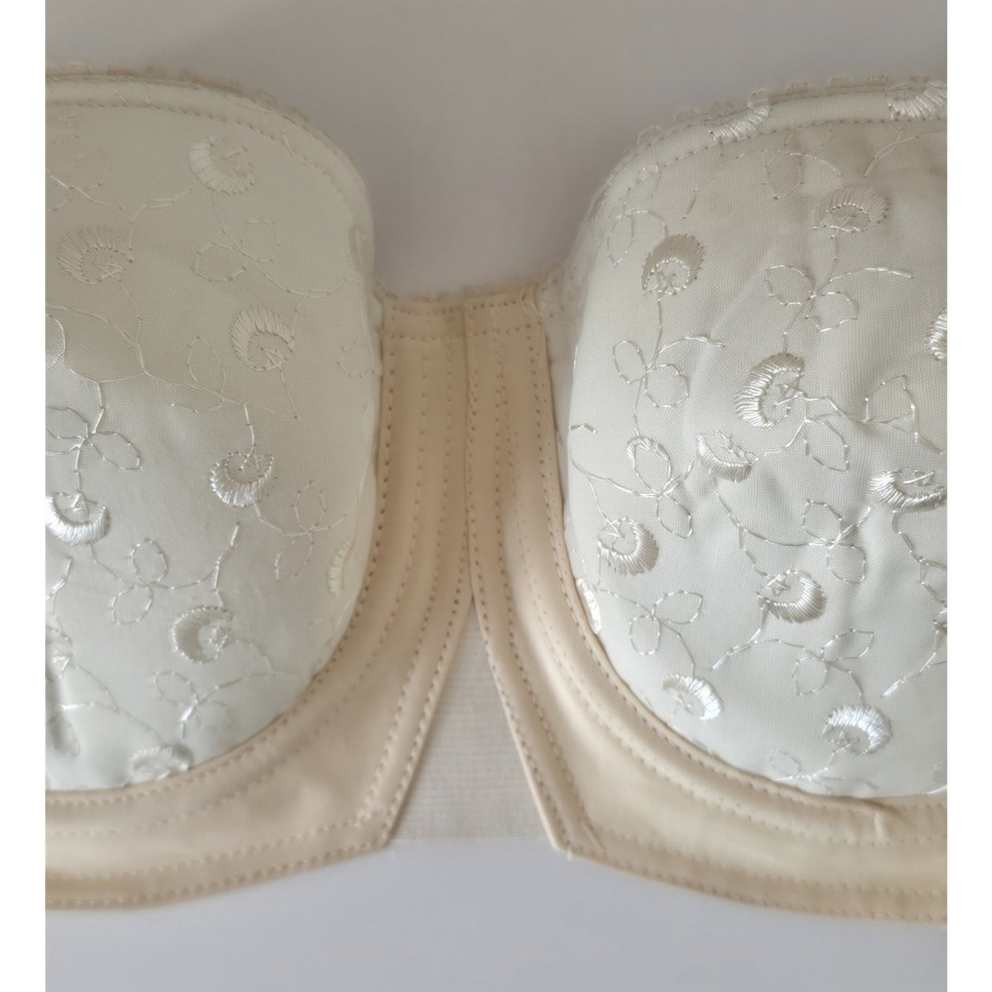 VINTAGE *NEW* 1960's Stephanie Women's Cream Strapless Bra Size 36B Lot of 3