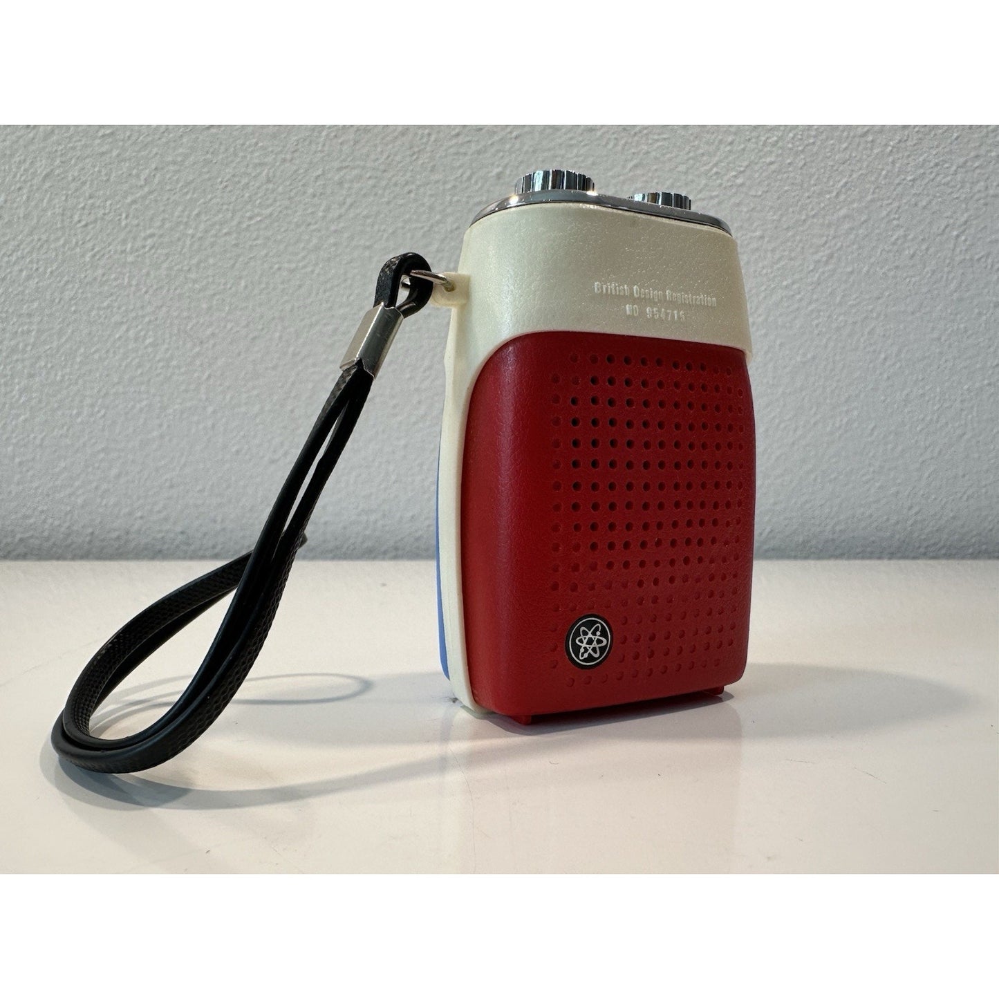 VINTAGE *NEW* ROBIN AIE-741 Red/Blue Solid State Micro Transistor Radio