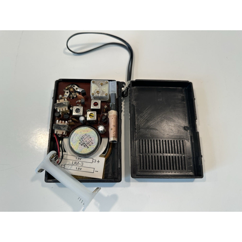 VINTAGE *NEW* Crown Transistor AM Pocket Radio Black British Design