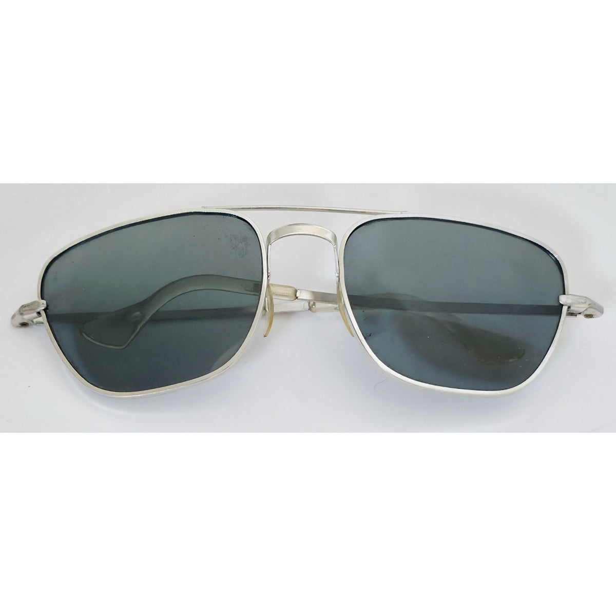 VINTAGE *NEW* 1970's Glam Unisex Silver Frame with Gray Lens Sunglasses